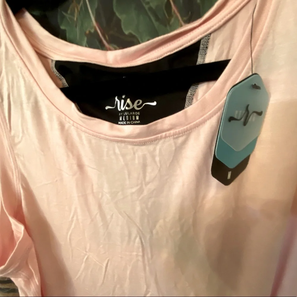 🆕 LulaRoe Strong Relaxed Workout Tank - Picture 3 of 4